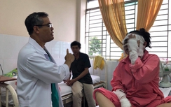 Cô gái bị người đàn ông bịt mặt tạt axit trước ngày cưới