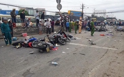 Khoảnh khắc khủng khiếp xe container tông hàng loạt xe máy ở Long An