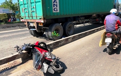 Người đàn ông ngã vào làn ô tô bị xe container cán tử vong