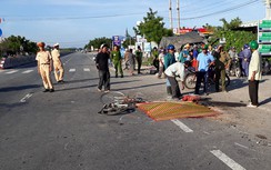 Video: Đạp xe loạng choạng, người phụ nữ bị xe đầu kéo cán trúng