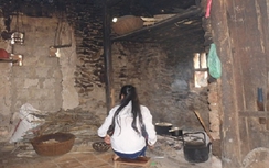 Con gái bị cưỡng bức, cha tự tử đòi công lý