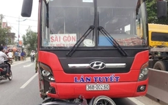 Chở vợ đi đẻ, bị xe khách tông văng 10m