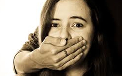 Một phụ nữ bị xịt thuốc mê, bắt cóc ngay tại nhà