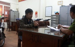 Quậy tưng tại bar, rút thẻ công an giả ra hù dọa