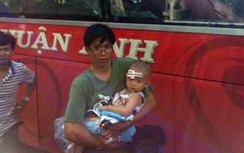 Bé 23 tháng tuổi trọng thương vì bị ném đá xe khách