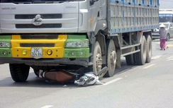 Thiếu nữ chết thảm dưới gầm xe tải