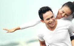 Có nên yêu "phi công trẻ"?