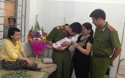 Cảnh sát hình sự... đỡ đẻ giữa đêm giông gió