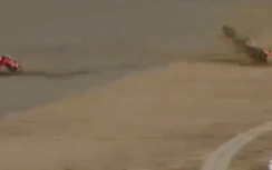 Tay đua thoát chết thần kỳ sau cú ngã liên hoàn