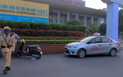 Tài xế taxi ABC giằng co, giật giấy tờ với CSGT