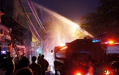 Quán karaoke lớn ở Hà Nội bốc cháy giữa đêm