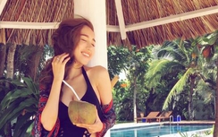 Elly Trần diện bikini khoe vòng 1 nóng bỏng