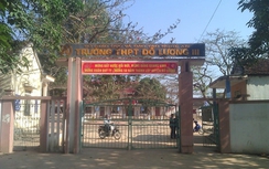 Ra can ngăn, thầy giáo bị nhóm thanh niên hành hung