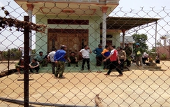 Dùng dao đâm chết vợ rồi uống thuốc độc tự tử