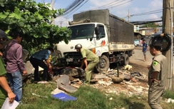 Người phụ nữ bị xe tải kéo lê 200m trên đường