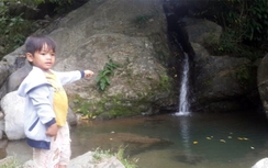 Hai chị em ruột chết đuối thương tâm ở con suối nhỏ