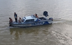 Bỏ lại xe đạp trên cầu, nam thanh niên nhảy xuống sông tự tử