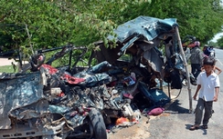 Lật xe tải chở công nhân, ít nhất 54 người bị thương