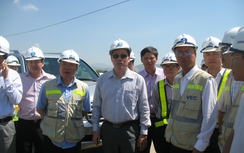 Cao tốc Đà Nẵng - Quảng Ngãi "tắc đường" ở Quảng Nam