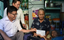 Cơ cực tuổi già bán vé số, nằm liệt vì TNGT