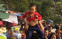 Kinh hoàng biển người chen chân ở chùa Hương