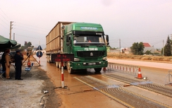 2 giờ “bắt” xe quá tải hiệu quả bằng gần cả tháng