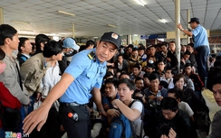 Giải mã chen lấn đến ngất xỉu mua vé xe Phương Trang