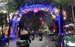 Xin đừng lòe loẹt hóa Hà Nội