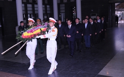Nhiều lãnh đạo Đảng, Nhà nước đến viếng Thứ trưởng Phạm Quý Tiêu