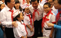 Bí thư Đinh La Thăng với thiếu nhi: "Chúng ta có thể là bạn"