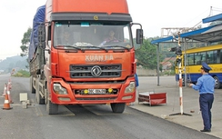 Nhiều địa phương bỏ ngỏ kiểm soát tải trọng xe trên quốc lộ