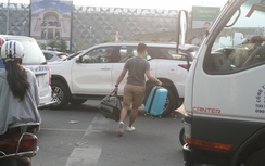 Kẹt xe, hành khách chạy thục mạng vào sân bay Tân Sơn Nhất