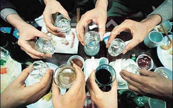 Vì sao tết nào tôi cũng say khướt?