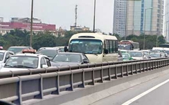 Hà Nội: Ùn tắc kinh hoàng tại đường vành đai 3 trên cao