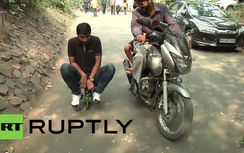 Độc đáo xe máy điện siêu nhỏ sạc bằng cổng USB