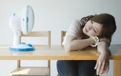 Những nguy hại không ngờ khi dùng quạt điện ngày hè