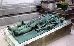 “Của quý” bị sờ mó nhiều nhất Paris