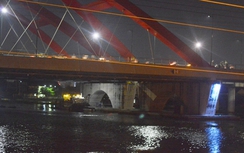 Cứu sống thiếu nữ vứt xe máy, nhảy sông Sài Gòn tự tử