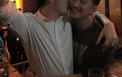 Mr Đàm vui vẻ khoe ảnh được Dương Triệu Vũ hôn