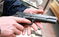 Xuất hiện nhóm trộm đi xe Camry, dùng súng gây án