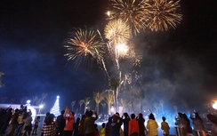 Vì sao khách nườm nượp đổ về Sầm Sơn mùa đông?