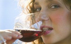 Uống rượu đỏ mặt cảnh báo nguy hiểm khôn lường