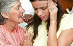 Mẹ chồng "mượn tạm" 25 triệu tiền sinh nở của con dâu... cho bồ