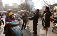 Hà Nội nắng vàng rộn ràng trong ngày cuối năm