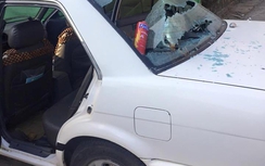 Kính ô tô vỡ vụn vì bình cứu hỏa mini phát nổ