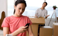 Phát hiện chồng vào nhà nghỉ với bồ bằng... wifi điện thoại