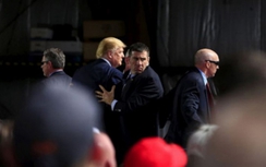 Mật vụ quật ngã người tấn công Donald Trump