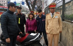 Đôi nam nữ mang ma túy, thuốc kích dục đầu trần dạo phố