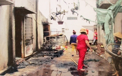 Mâu thuẫn với hàng xóm, mang 20 lít xăng đi đốt nhà trả thù