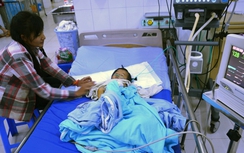 Nghịch súng tự chế, bé 3 tuổi bắn bé 9 tháng tuổi nguy kịch